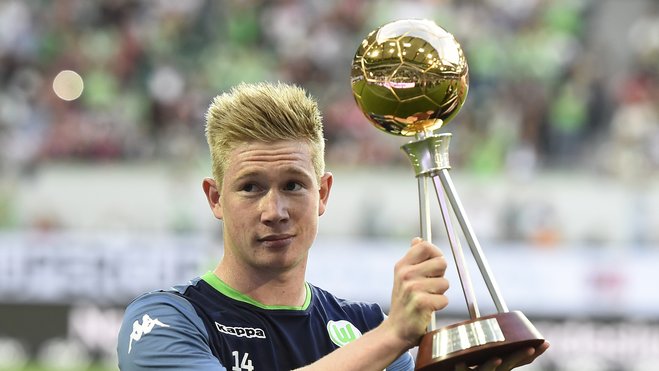 [NBA]科比·布朗加速突破 飞身扣篮以一敌二